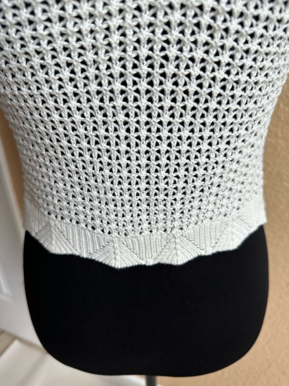 No Comment White Crochet Knit Stretch Button-Up Cardigan Top Size S - Picture 6 of 16